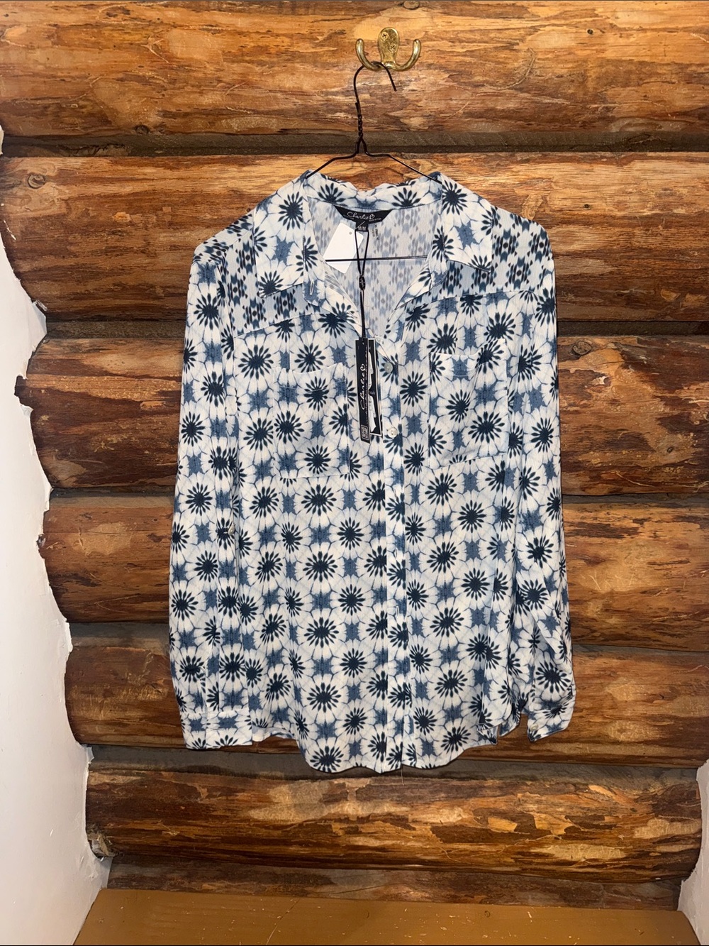 💙NWT M Charlie B silky feeling button up starburst top